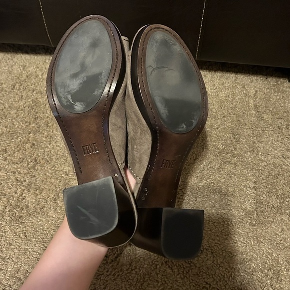 Frye Blake Leather Suede Slip On Block Heel Mules in Ash Taupe Women’s Size 9.5 - Picture 7 of 9